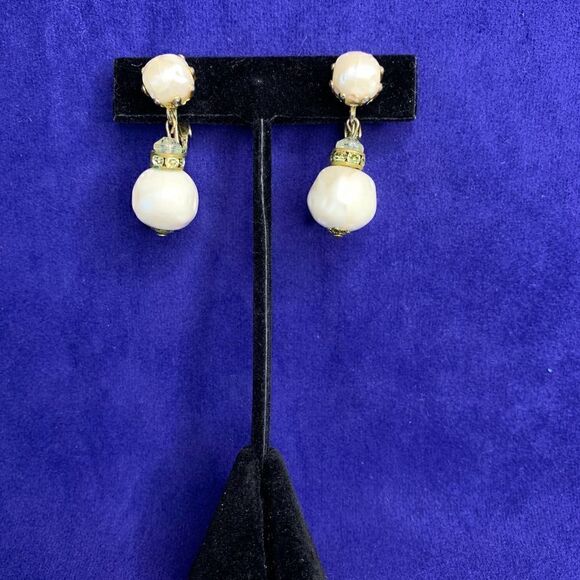 Unmarked Textured Faux Pearl Danglers, Vintage - Picture 1 of 7